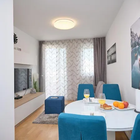 Modern Apartment Split