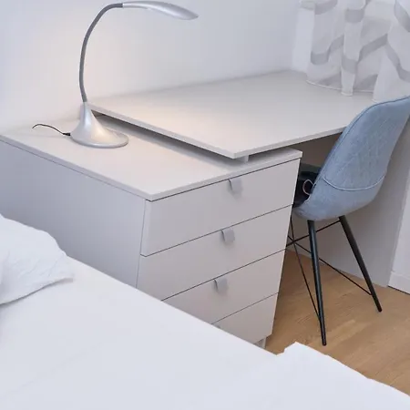 Modern Apartment *